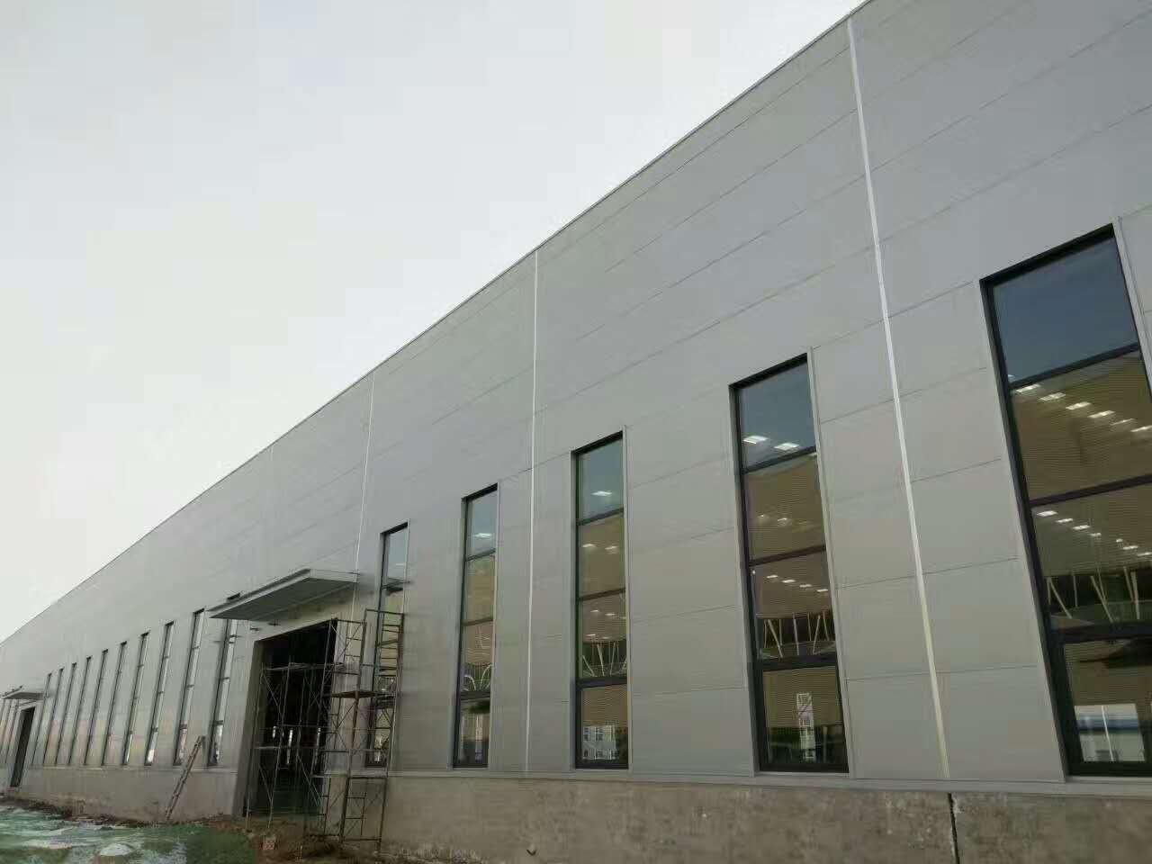 朔州鋼構(gòu)工程的圍護彩鋼夾芯板的優(yōu)勢還能撐多久