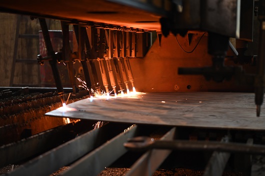 今天，向堅(jiān)持在一線工作的鋼結(jié)構(gòu)工人致敬